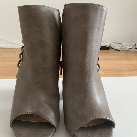 Nice open toes booties - Picture 3 of 6